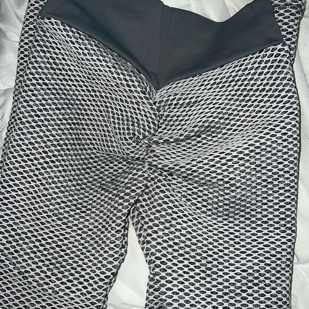 BOOTY SCRUNCH LEGGINGS